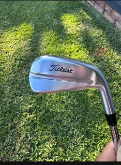 Golf clubs Titleist set RH Irons, Driver, Hybrid