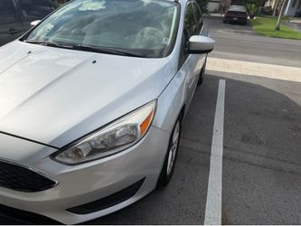 2018 Ford Focus SE Hatchback