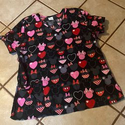 Disney Mickey And Minnie Icon Hearts Size XL Like New