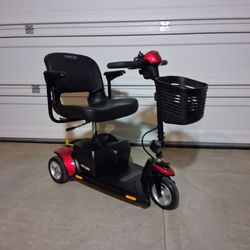 Go Go Elite Traveller By Pride Mobility Scooter Like New Condition BRAND NEW BATTERIES