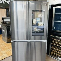 Samsung 29 cu. ft. Smart 4-Door Flex Refrigerator with Family Hub and Beverage Center in Black Stainless Steel ZR94