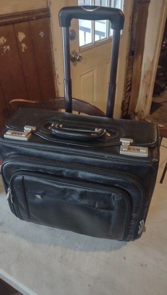 Sheridan 18” by 14.5" by 9.3" Leather Combination Latch, Detachable Wheeled Catalog Laptop Carry Case