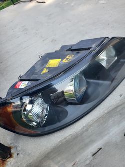 Volvo Passenger Halogen Headlight 🚗🆓️
