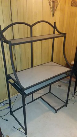 Beautiful strong black iron computer desk in great condition only 75$