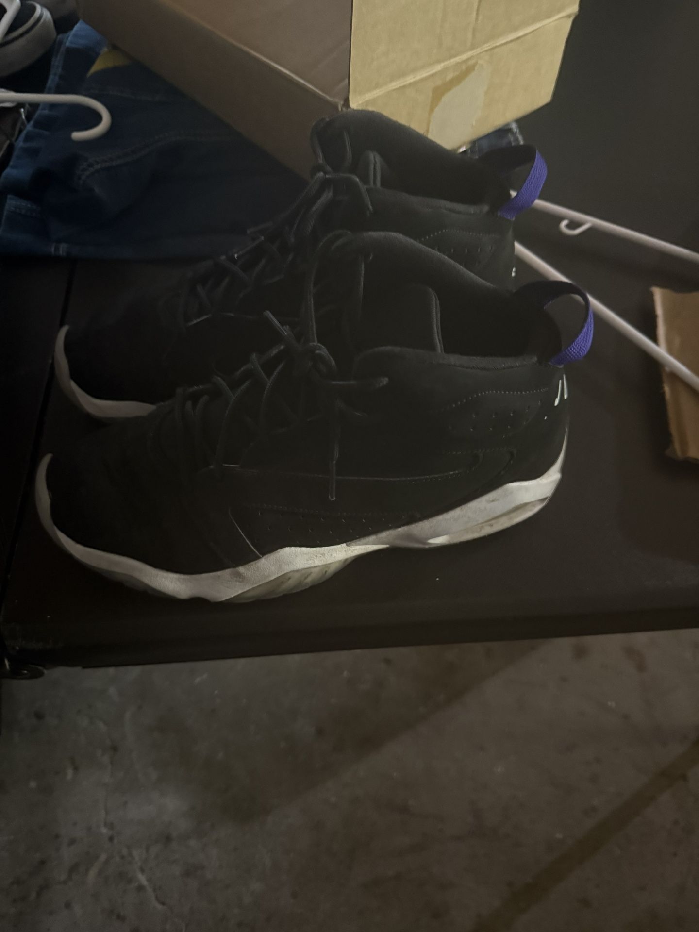 Black Jordan 6s