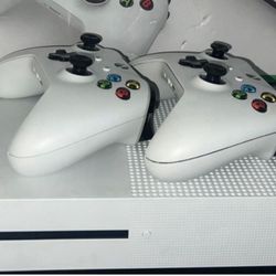 Xbox 360 series S 1TB memory with 2 wireless controllers like new condition 