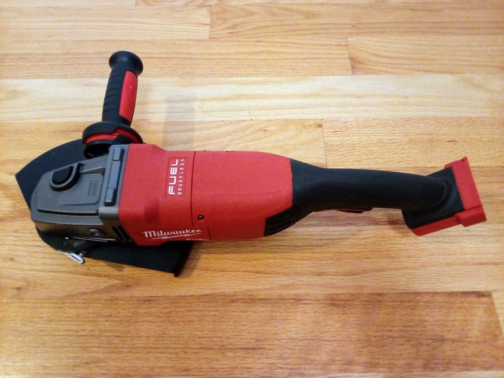 Milwaukee M18 Fuel 7"-9" Grinder
