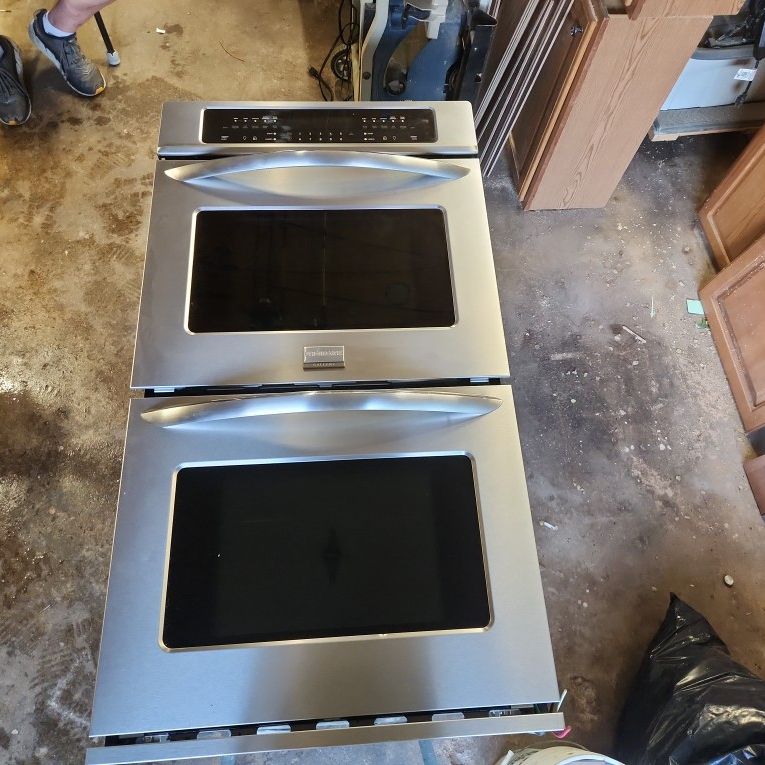 Frigidaire Gallery Duel Electric Convection Oven