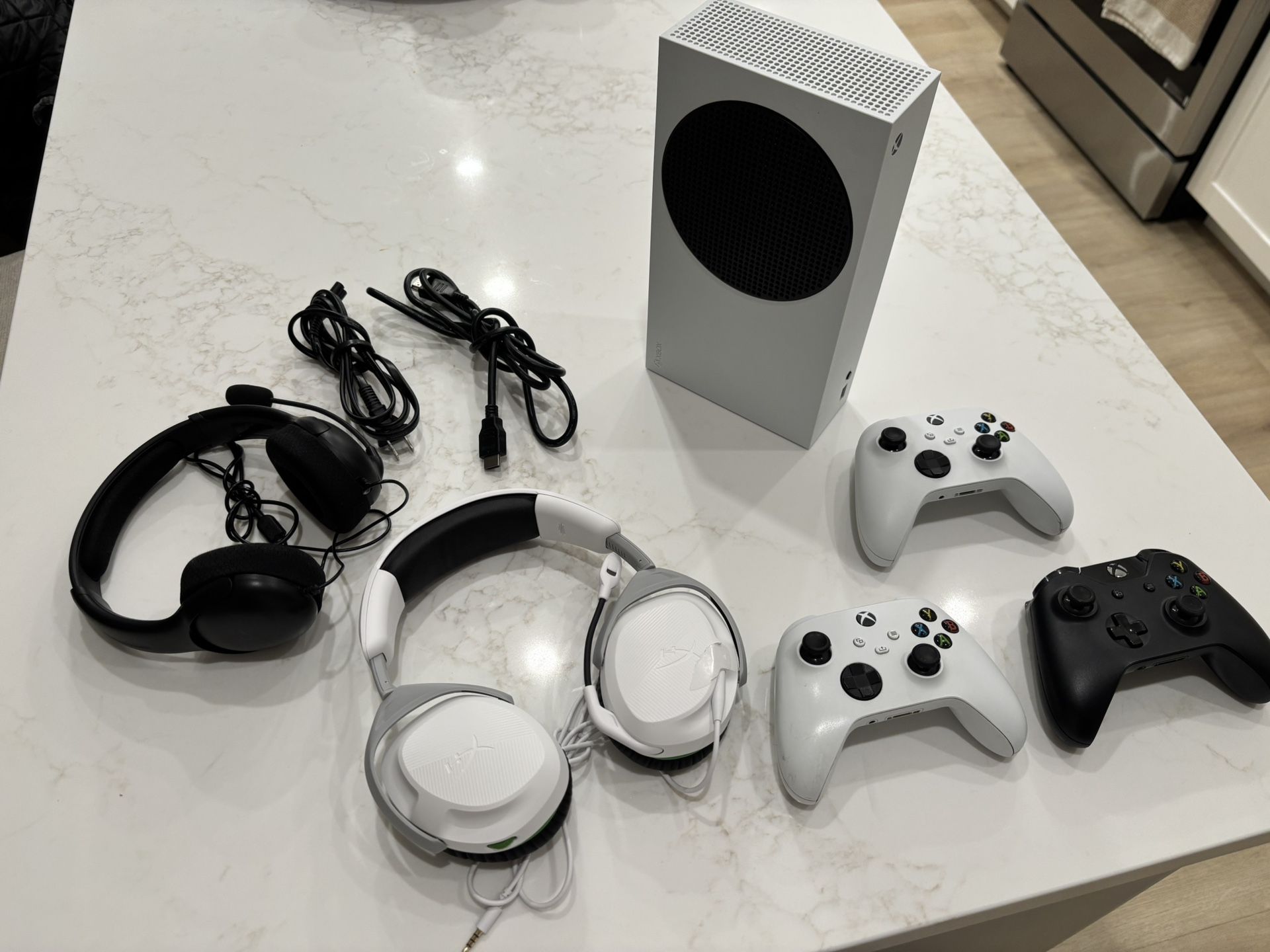 Xbox Series S Digital Bundle (500 GB) 