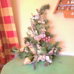 Flat Christmas tree Shabbychic pink wall or banister
