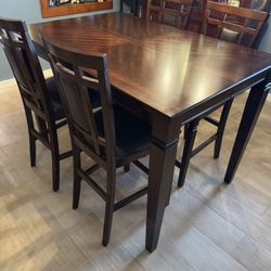 High Top Dining room Table/4chairs