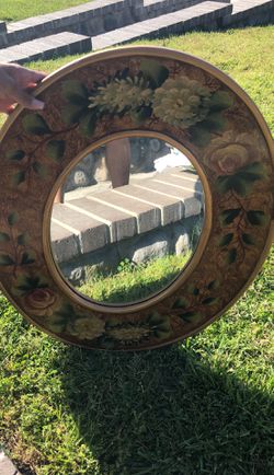 Gucci Flora “The Flora Garden” Compact Mirror for Sale in Anaheim, CA -  OfferUp
