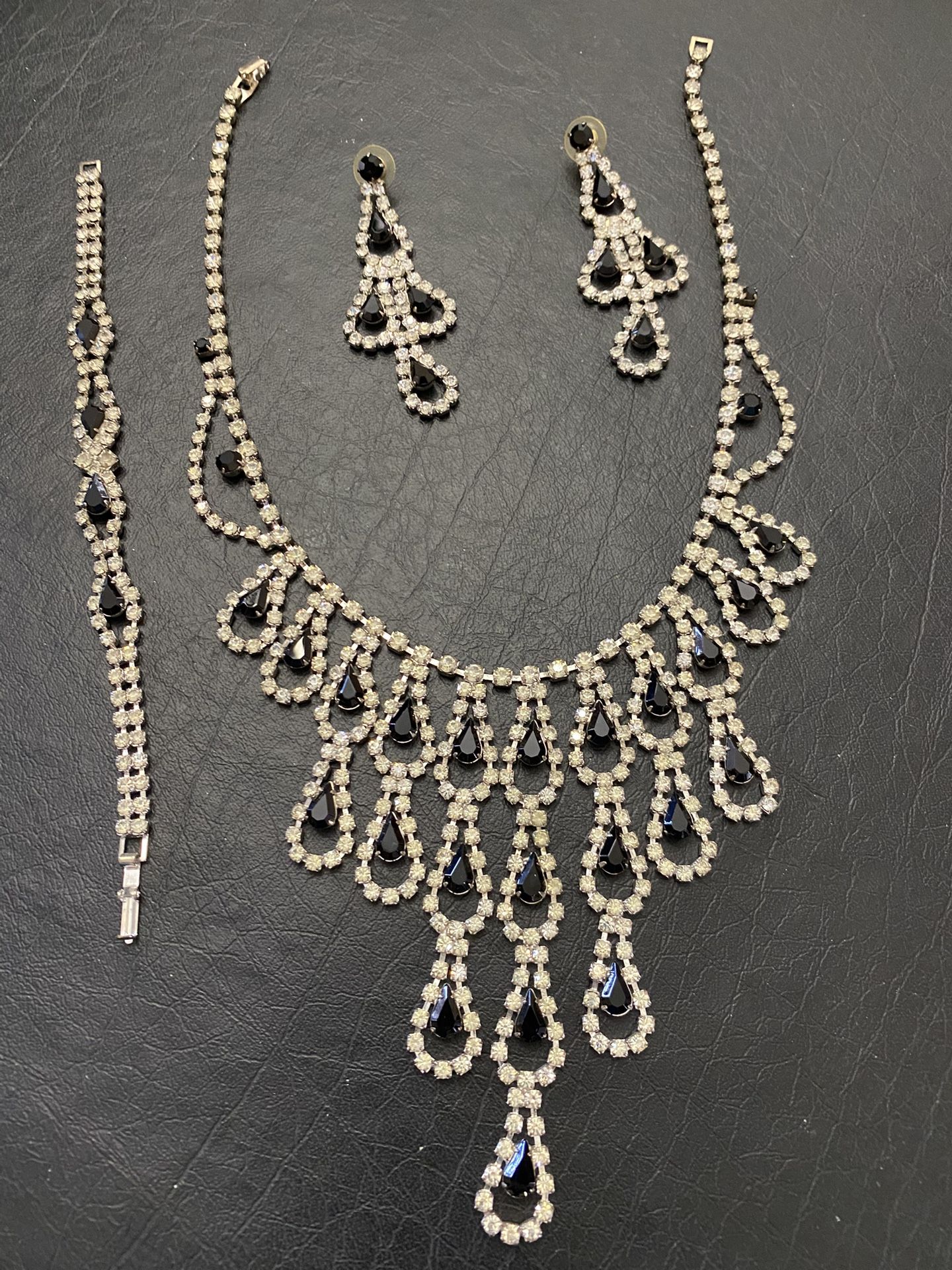 3 Pieces Black Rhinestones 