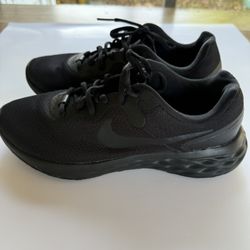 Nike Revolution 6 Black Dark Smoke Grey 