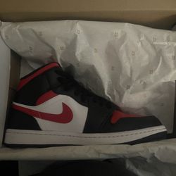 Air Jordan 1 Mid 