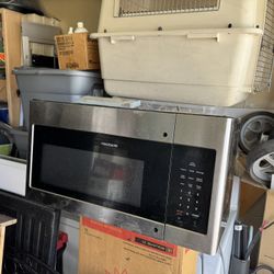 Fridgeaire Microwave 