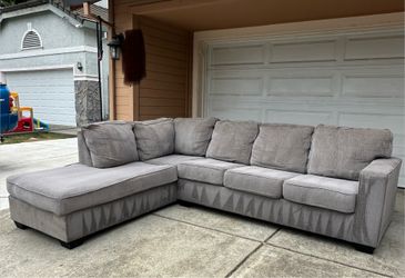 Comfy Ashley Furniture Sectional Couch/Sofa | FREE DELIVERY