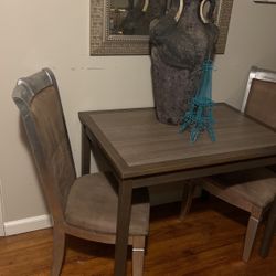 2 Chairs Dining Room