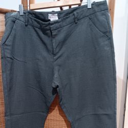 Ladies Merona Capri Pants