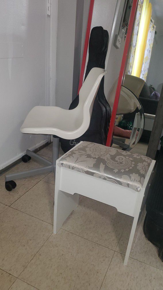  Ikea Chair