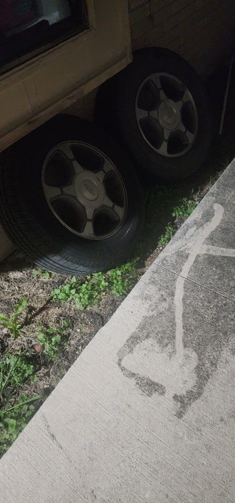 2004 Chevy Trailblazer Tires & Rims