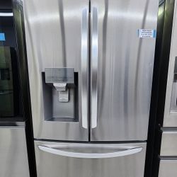 LG 3 FRENCH DOOR REFRIGERATOR WITH ICE  MAKER 1YEAR WARRANTY/1 AÑO DE GARANTIA POR ESCRITO 