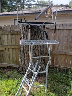 Aluminum Ladder Tree Stand with Seat