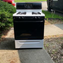 Kitchen Appliances (gas Stove / Dish Washer) 