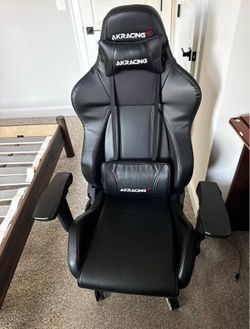 AKRACING gaming chair really good condition.