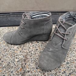 Tom’s Booties Women’s 7.5 