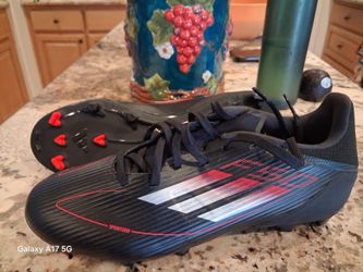 Soccer cleats us size 9.5