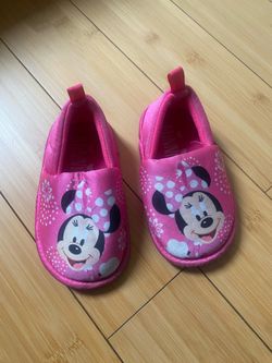 Baby girls’ soft Disney Minnie Mouse slippers size s (5/6)