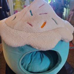 Cupcake cat, or animal bed