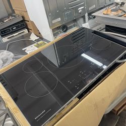 Kitchen Aid 36” Induction Cooktop. Glass Top