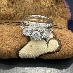  Beautiful Diamond Wedding Ring.   