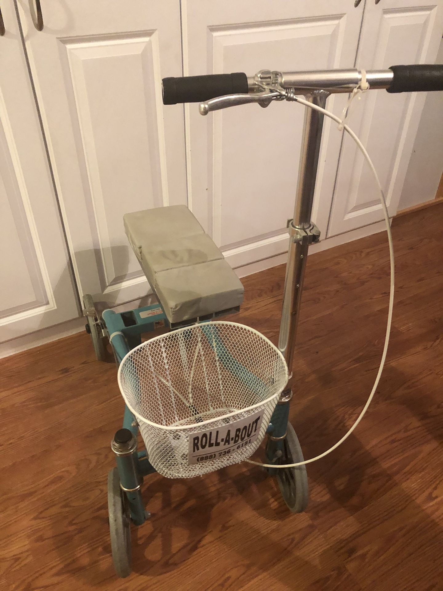 Knee scooter excellent condition