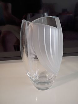 Mikasa Crystal Glass Vase with Frosted Etched Design