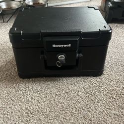 Honeywell Fire Resistant Safe/chest