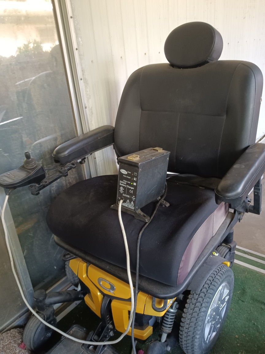 Power Chair. 450lb Capacity