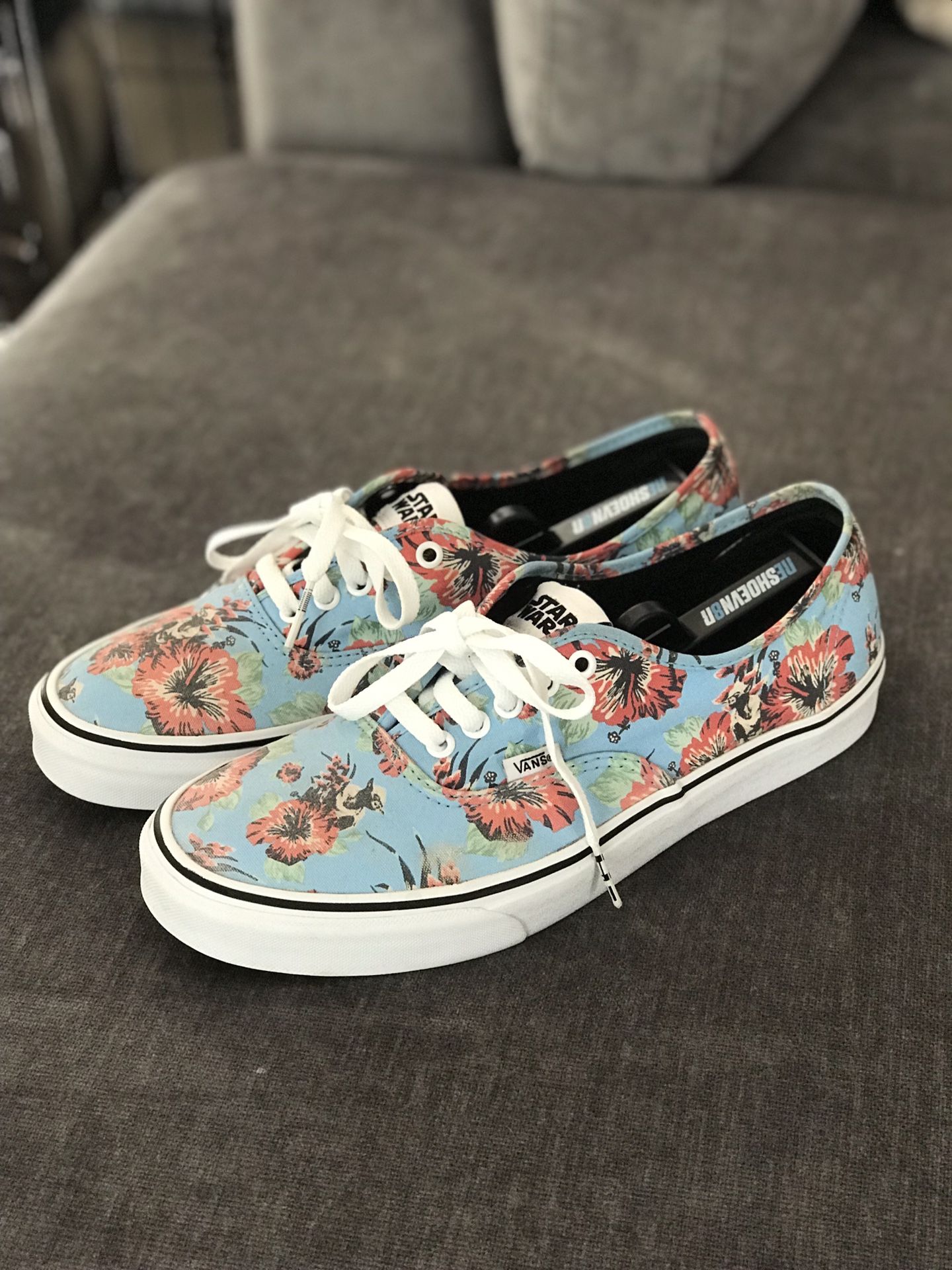 Vans Aloha Yoda's (Star Wars Theme) size 10.5