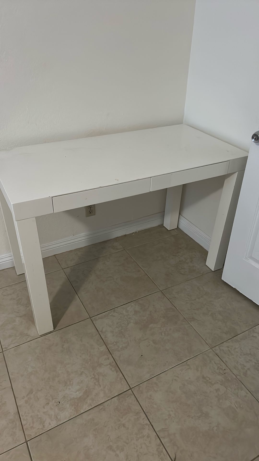 Vanity Table 