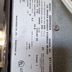 Ice Maker With Ice Despenser Catered 