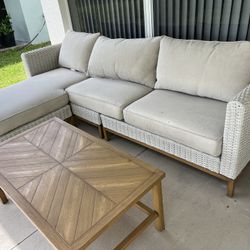 Outdoor patio furniture set