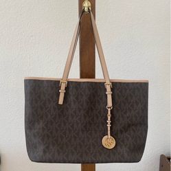 Michael Kors Jet Set Tote MK