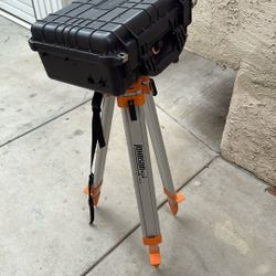 Johnson 40-6335 tripod with waterproof plastic case New