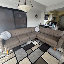 Modern L-shaped sectional couch
