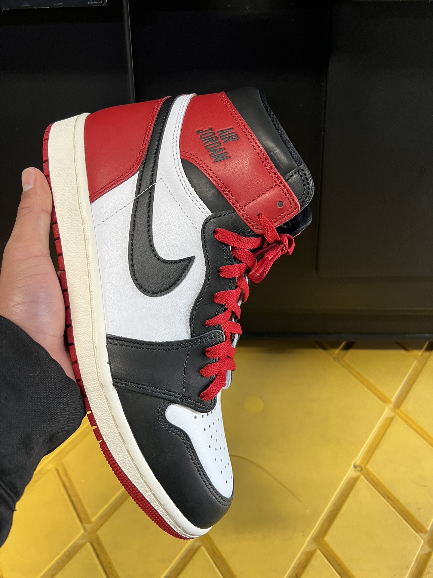 Jordan 1 Black Toe