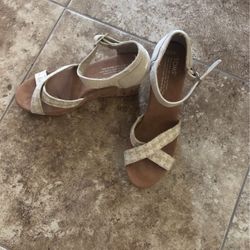 🆕 Toms Beige wedge sandal* Size 8.5
