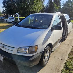 1999 Toyota Sienna