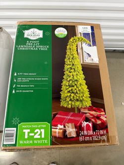 6ft Pre-Lit Christmas Tree